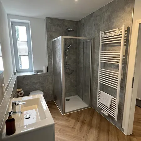 Discovair - Zentral & Modern, Inklusive Parkplatz, Grosse Terrasse, 3 Schlafzimmer & Netflix & Mehr Appartement Eisenach