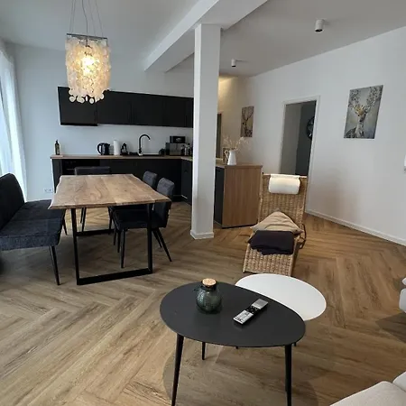 Discovair - Zentral & Modern, Inklusive Parkplatz, Grosse Terrasse, 3 Schlafzimmer & Netflix & Mehr Appartement *